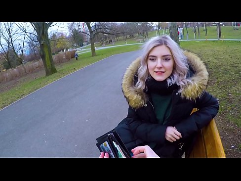 ❤️ Gleypir heitt ásamt ókunnugra fyrir peninga - blástur í garðinum eftir Evu Elfie ️❌  Kynlíf á is.yespornpics-com.ru ﹏